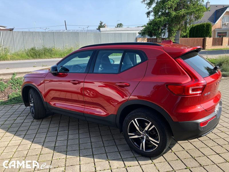 VOLVO XC40 B4 AWD 145kW MILD HYBRID PLUS/DARK AT