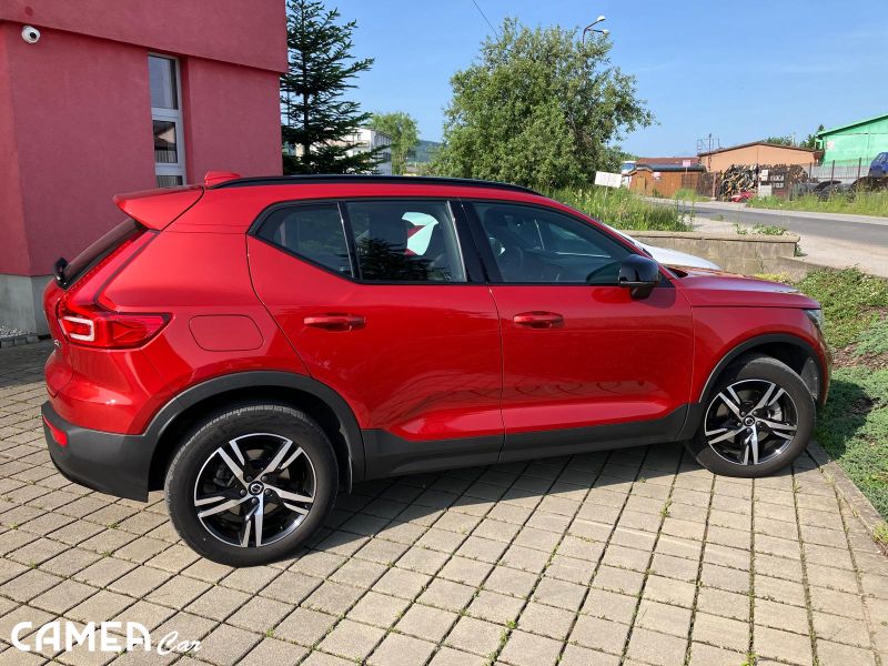 VOLVO XC40 B4 AWD 145kW MILD HYBRID PLUS/DARK AT