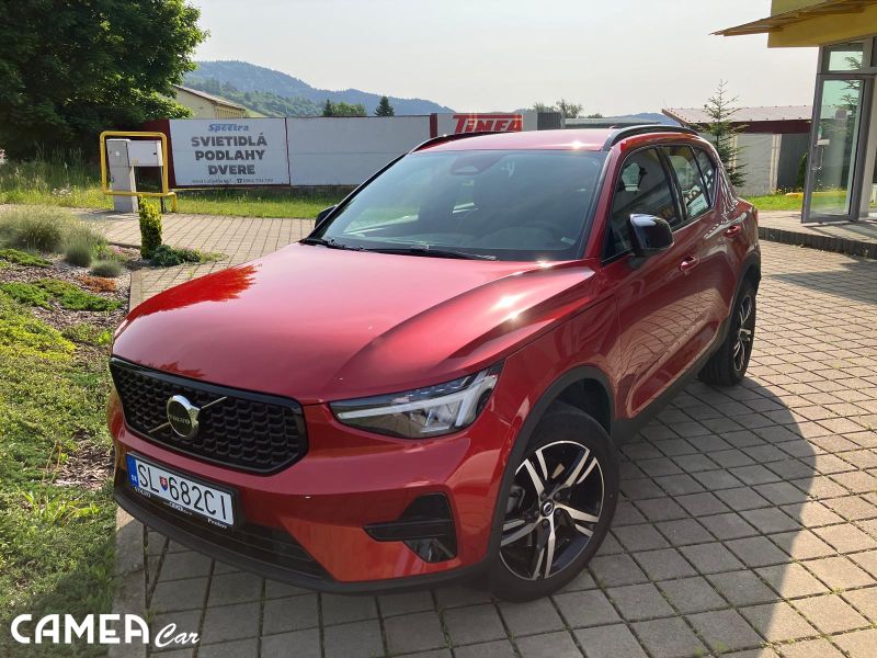 VOLVO XC40 B4 AWD 145kW MILD HYBRID PLUS/DARK AT