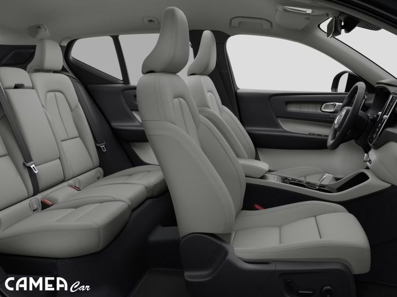 VOLVO XC40 B3 FWD 120kW AT7 PLUS/DARK Mild-Hybrid benzín