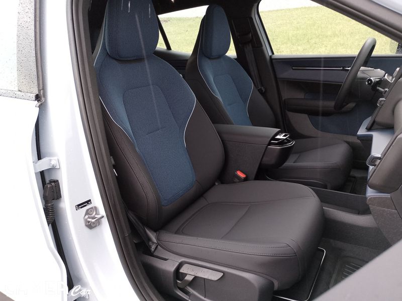 VOLVO EX30 Elektro SINGLE Motor Extended Range RWD 200kW PLUS