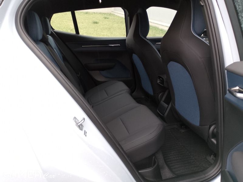 VOLVO EX30 Elektro SINGLE Motor Extended Range RWD 200kW PLUS