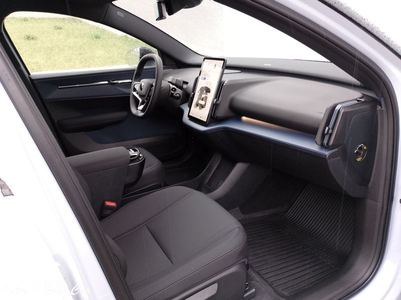 VOLVO EX30 Elektro SINGLE Motor Extended Range RWD 200kW PLUS