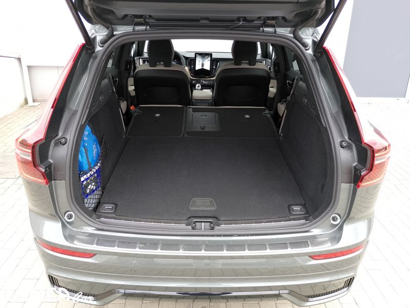 VOLVO XC60 T8 AWD PLUG-IN HYBRID PLUS/DARK MY*26