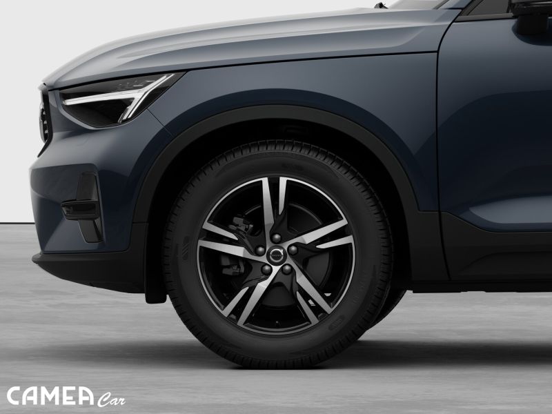 VOLVO XC40 B3 FWD 120kW PLUS/DARK AT7