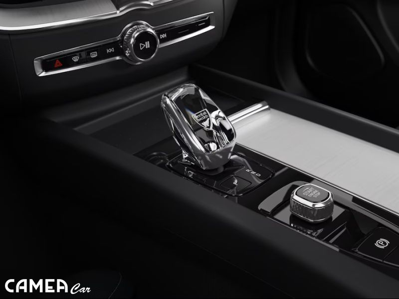 VOLVO XC60 B5 AWD MILD/HYBRID PLUS/DARK *MY26
