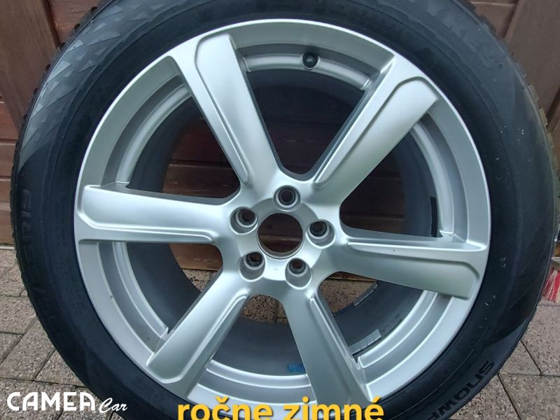 VOLVO XC90 D5 AWD MOMENTUM 173kW/DIESEL