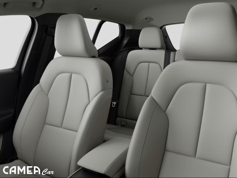 VOLVO XC40 B3 FWD 120kW PLUS/DARK AT7 MY*26