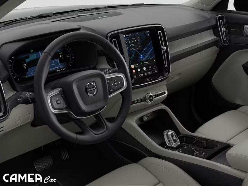 VOLVO XC40 B3 FWD 120kW PLUS/DARK AT7 MY*26