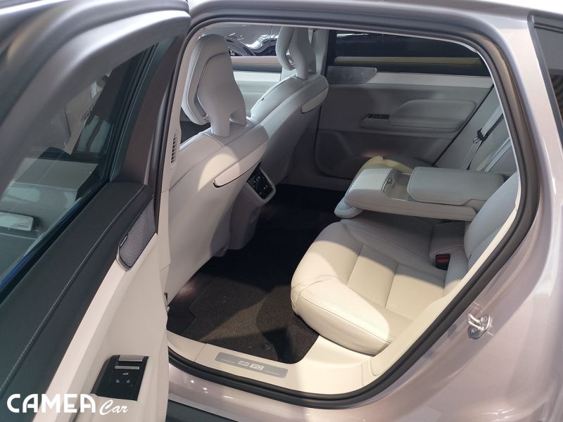 Nové VOLVO ES90 ULTRA, Single Motor Extended Range , kožený ventilovaný Nappa interiér