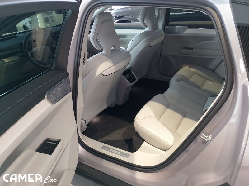 Nové VOLVO ES90 ULTRA, Single Motor Extended Range , kožený ventilovaný Nappa interiér