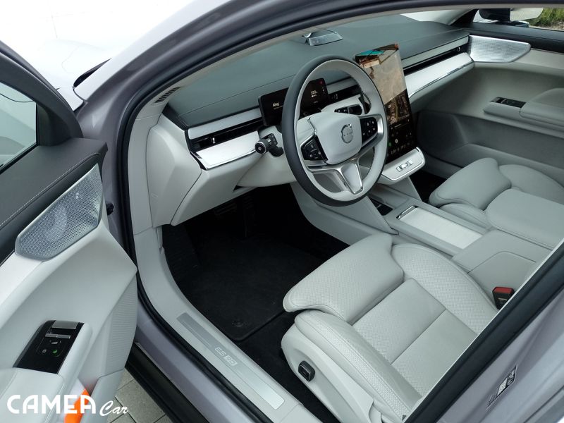 Nové VOLVO ES90 ULTRA, Single Motor Extended Range , kožený ventilovaný Nappa interiér