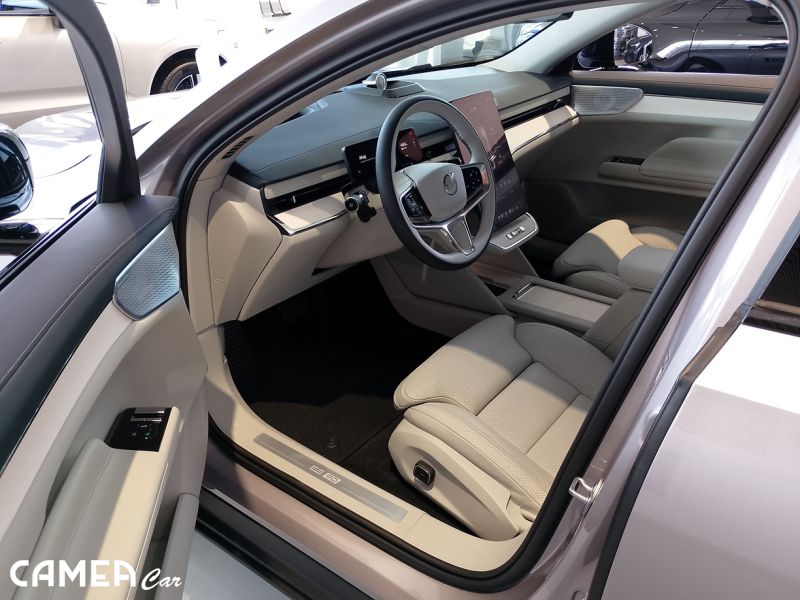 Nové VOLVO ES90 ULTRA, Single Motor Extended Range , kožený ventilovaný Nappa interiér