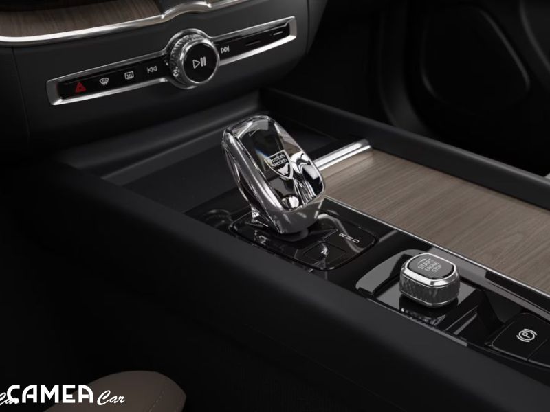 VOLVO XC60 B5 AWD MILD/HYBRID PLUS/DARK