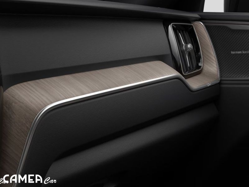 VOLVO XC60 B5 AWD MILD/HYBRID PLUS/DARK