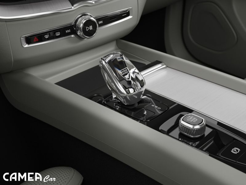 VOLVO XC60 B5 AWD MILD/HYBRID PLUS/DARK