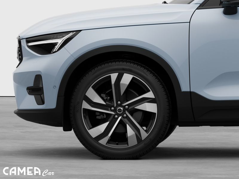 VOLVO XC40 B3 FWD 120kW PLUS/DARK AT7