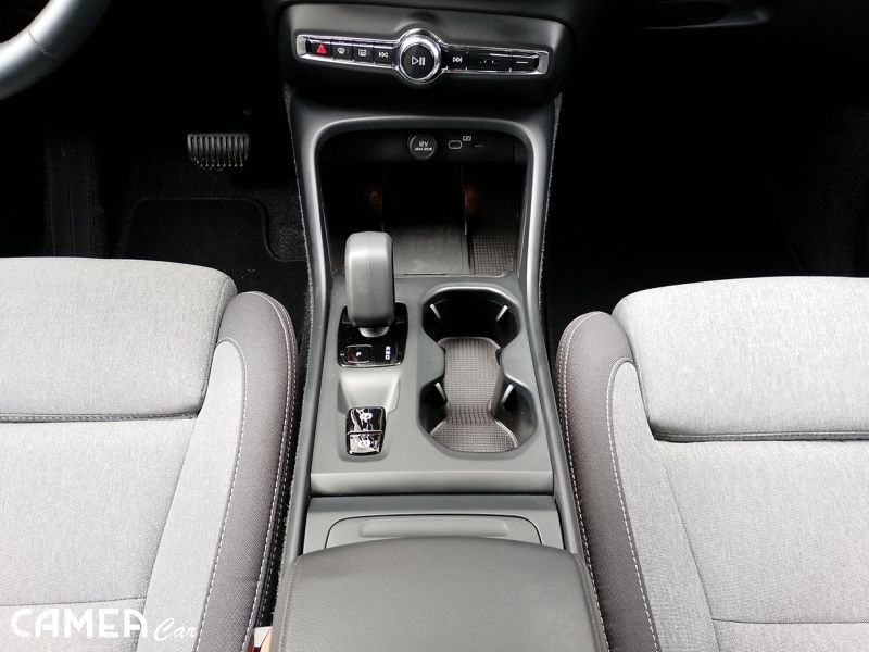 VOLVO SELEKT XC40 B3 FWD 120kW AT7 CORE Mild hybrid/benzín