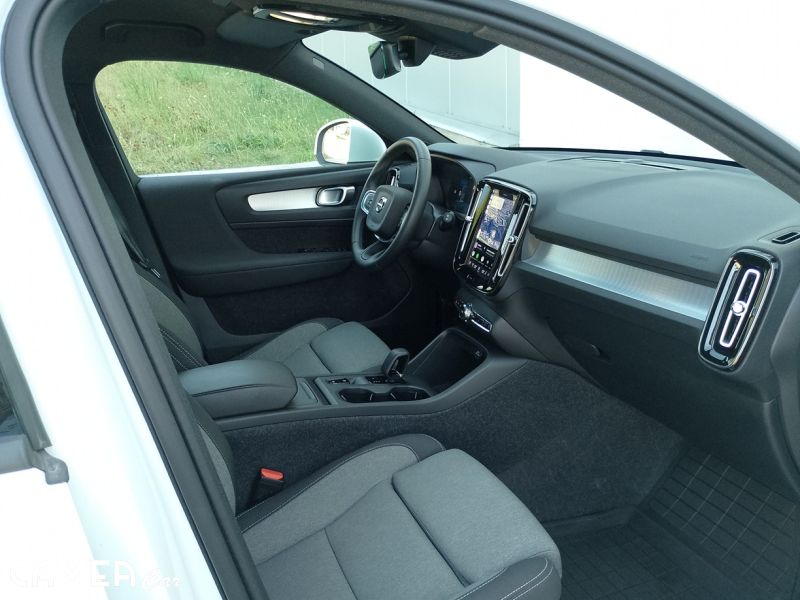 VOLVO SELEKT XC40 B3 FWD 120kW AT7 CORE Mild hybrid/benzín