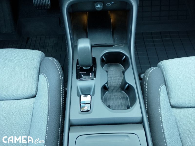 VOLVO SELEKT XC40 B3 FWD 120kW AT7 CORE Mild hybrid/benzín