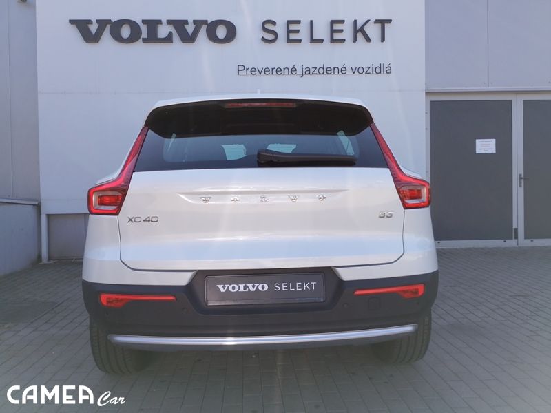 VOLVO SELEKT XC40 B3 FWD 120kW AT7 CORE Mild hybrid/benzín