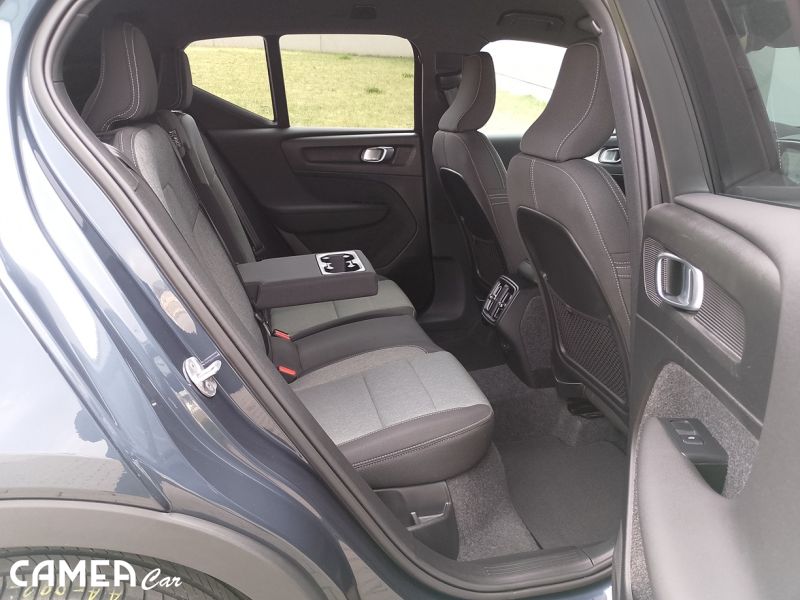 VOLVO SELEKT XC40 B3 FWD 120kW AT7 CORE Mild hybrid/benzín