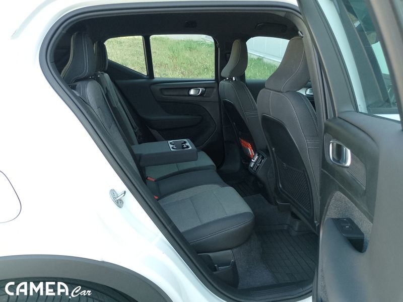 VOLVO SELEKT XC40 B3 FWD 120kW AT7 CORE Mild hybrid/benzín