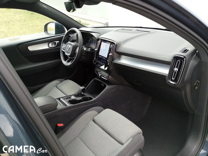 VOLVO SELEKT XC40 B3 FWD 120kW AT7 CORE Mild hybrid/benzín