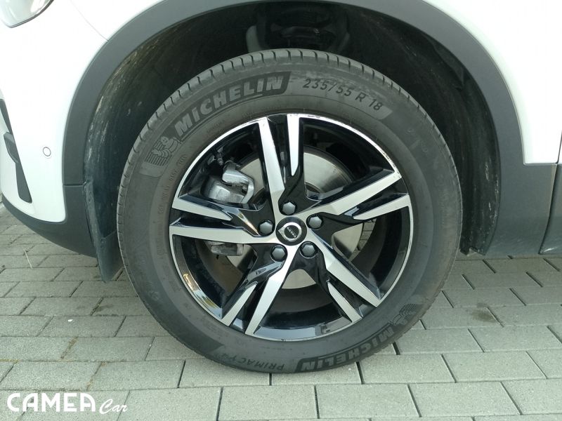 VOLVO SELEKT XC40 B3 FWD 120kW AT7 CORE Mild hybrid/benzín