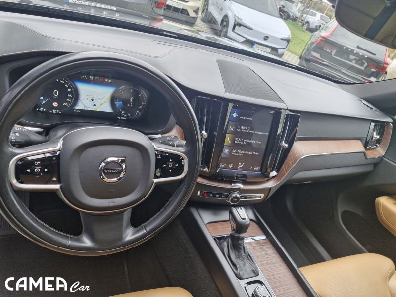 VOLVO XC60 D4 AWD INSCRIPTION AT8 POLESTAR