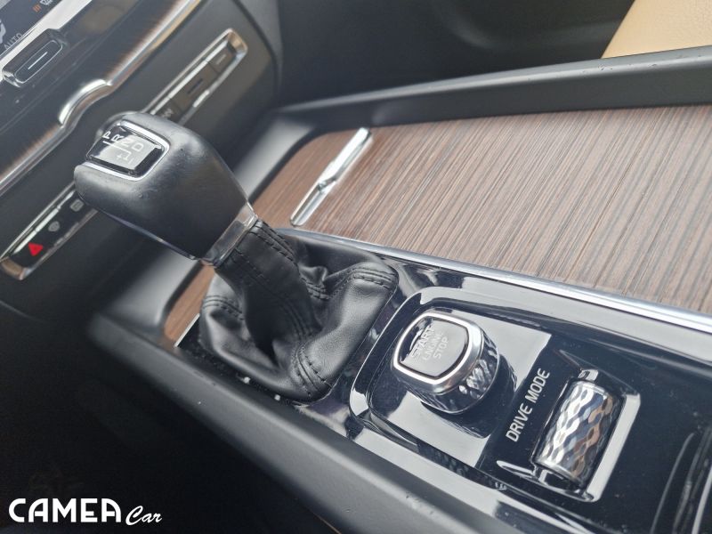 VOLVO XC60 D4 AWD INSCRIPTION AT8 POLESTAR