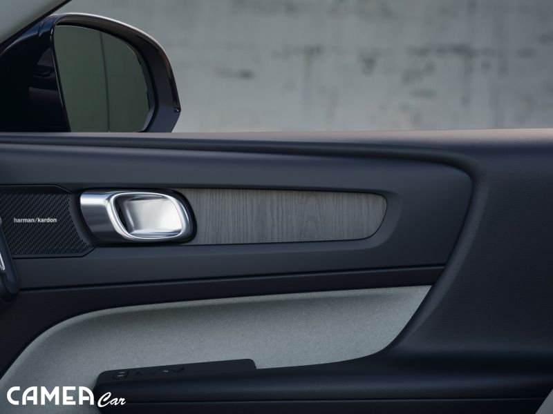 VOLVO XC40 B3 FWD 120kW Mild hybrid/PLUS Dark