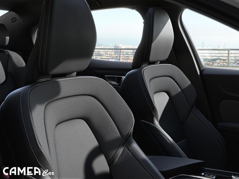VOLVO S60 B4 R-Design 145kW 8AT Mild Hybrid/benzín