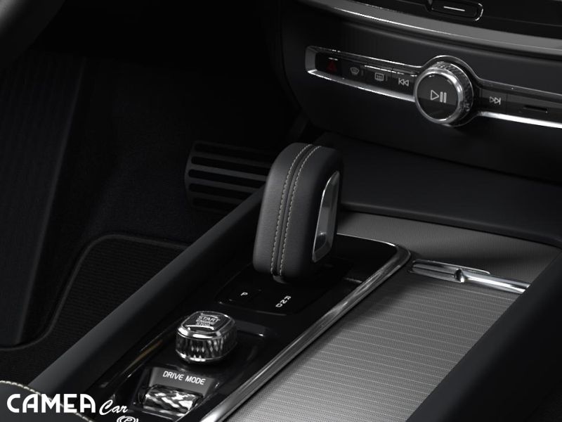 VOLVO S60 B4 R-Design 145kW 8AT Mild Hybrid/benzín