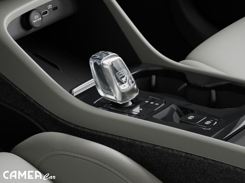 VOLVO XC40 B4 AWD PLUS/BRIGHT 145KW Mild Hybrid + ťažné