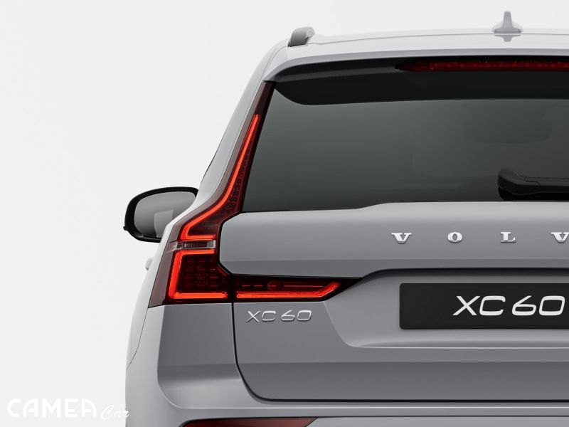 VOLVO XC60 B5 AWD Mild Hybrid PLUS/DARK v záruke