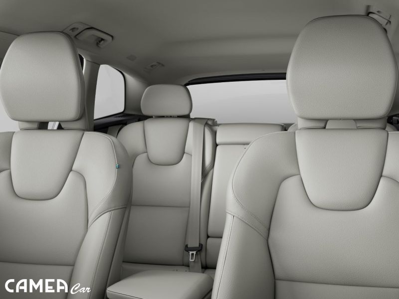VOLVO XC60 B5 AWD Mild Hybrid PLUS/DARK v záruke
