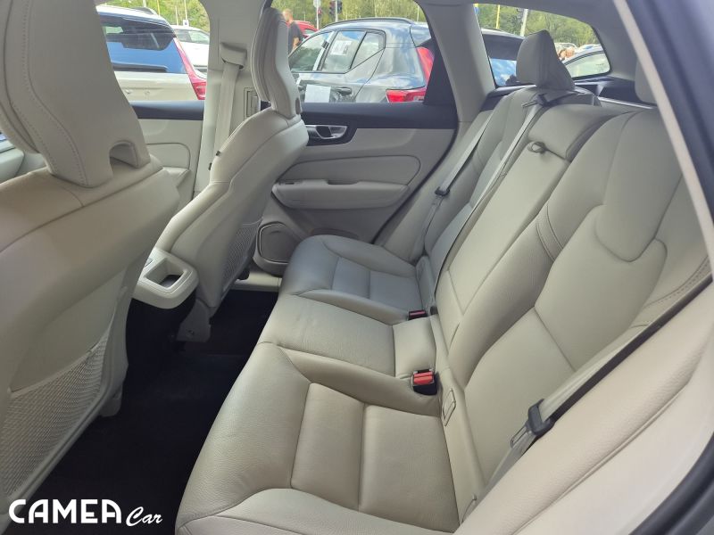 VOLVO XC60 B5 AWD Mild Hybrid PLUS/DARK v záruke