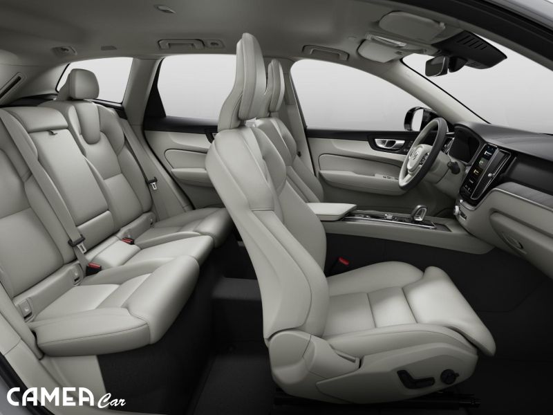 VOLVO XC60 B5 AWD Mild Hybrid PLUS/DARK v záruke