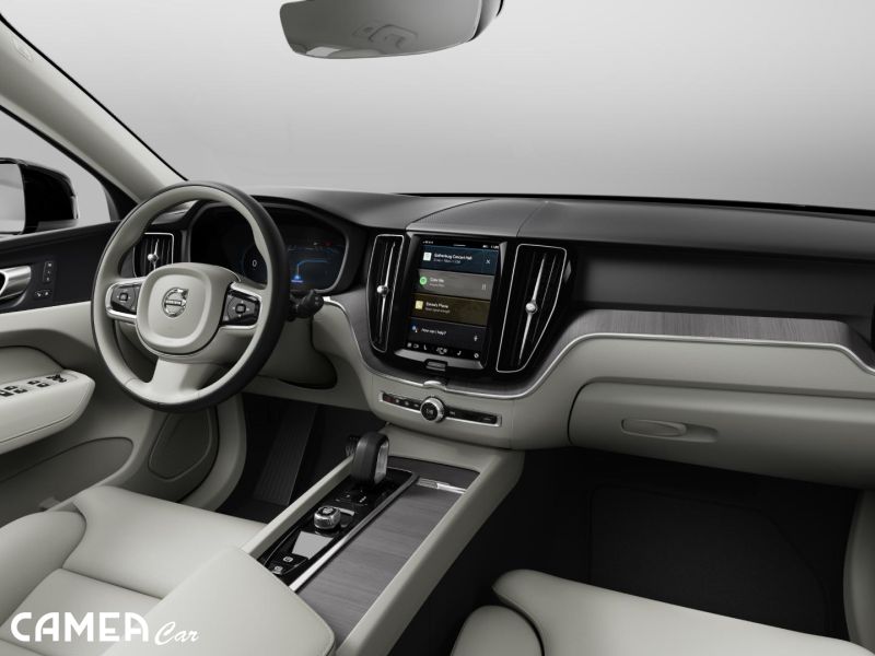 VOLVO XC60 B5 AWD Mild Hybrid PLUS/DARK v záruke