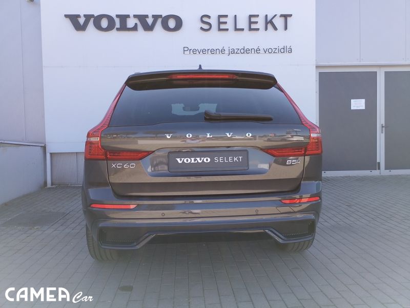 VOLVO SELEKT XC60 B5 AWD MILD-HYBRID/benzín PLUS/DARK