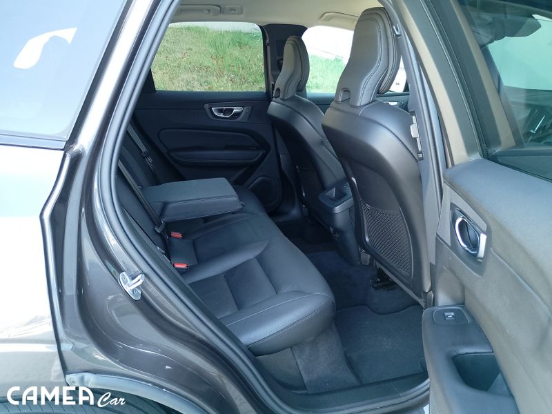 VOLVO SELEKT XC60 B5 AWD MILD-HYBRID/benzín PLUS/DARK