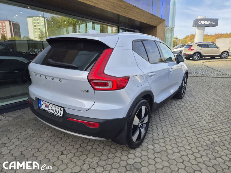 VOLVO XC40 T4 AWD 140kW MOMENTUM PRO