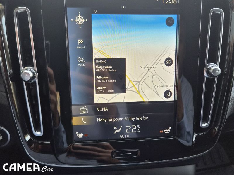 VOLVO XC40 T4 AWD 140kW MOMENTUM PRO