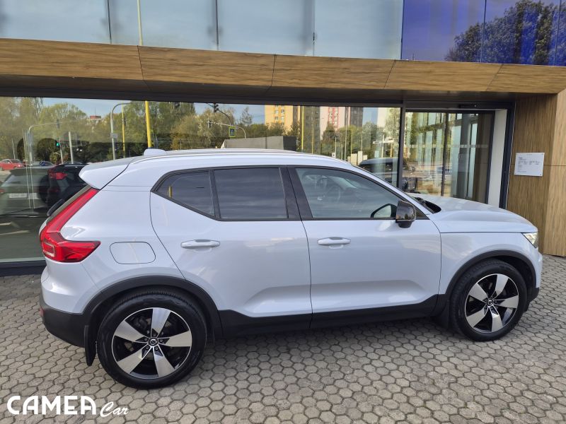 VOLVO XC40 T4 AWD 140kW MOMENTUM PRO